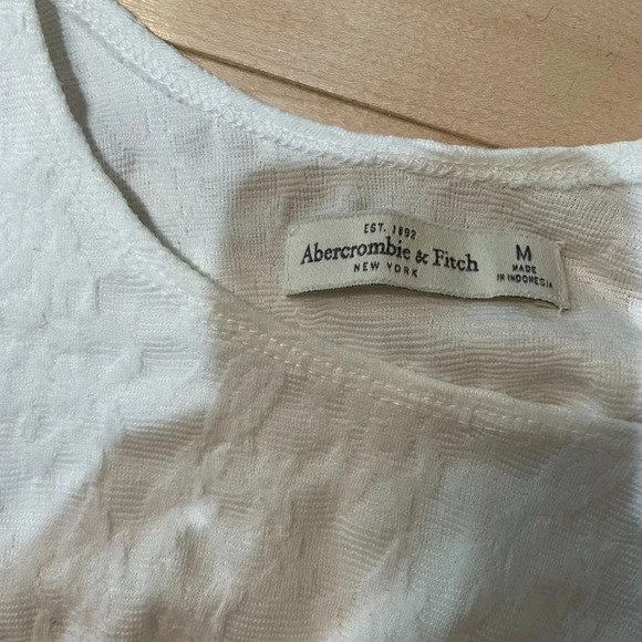 ABERCROMBIE & FITCH Stretch Seamless Jaquard Crop Top - size Medium - Picture 7 of 7
